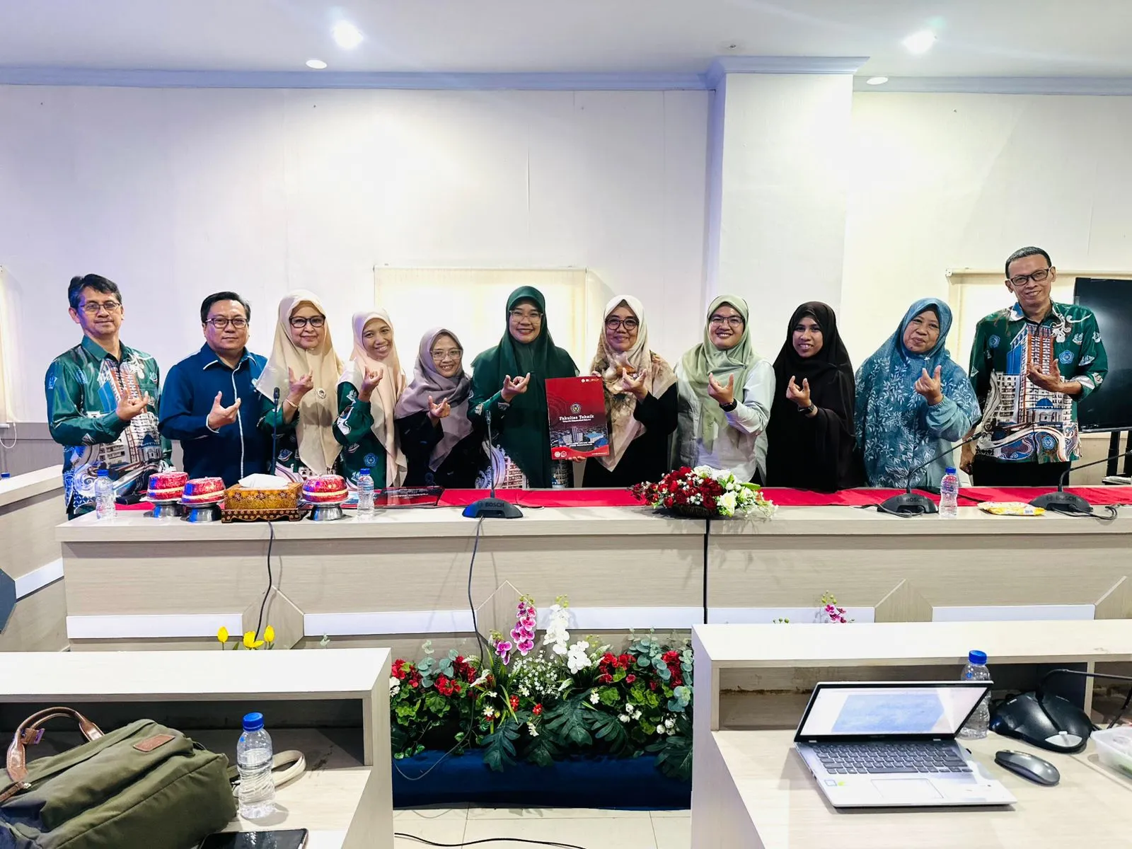 Pendampingan Review Kurikulum OBE Fakultas Teknik Unismuh Makassar Dilaksanakan 17–18 November 2025.
