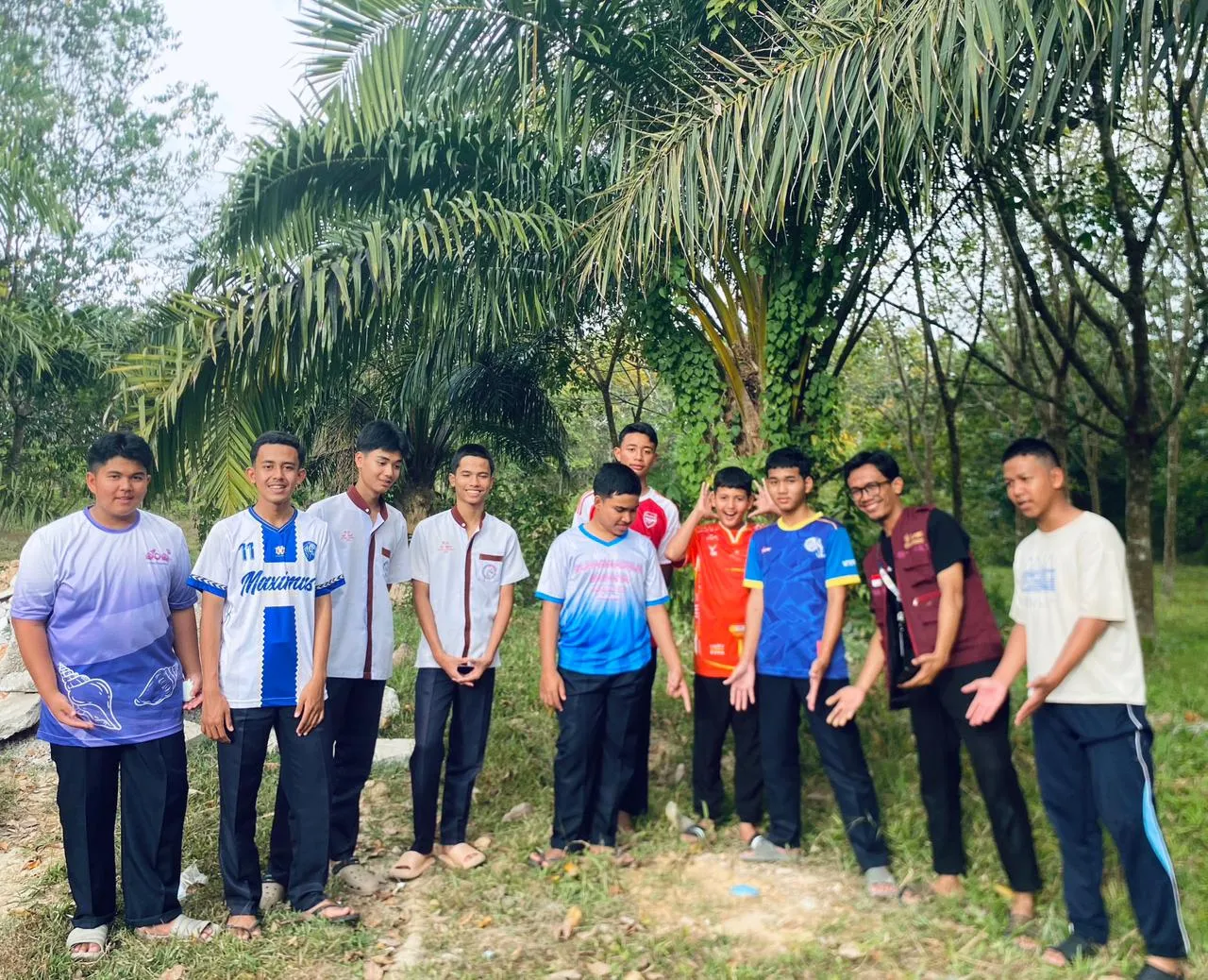Mahasiswa Teknik Pengairan FT Unismuh Makassar Terapkan Teknologi Biopori di Sekolah Thailand.