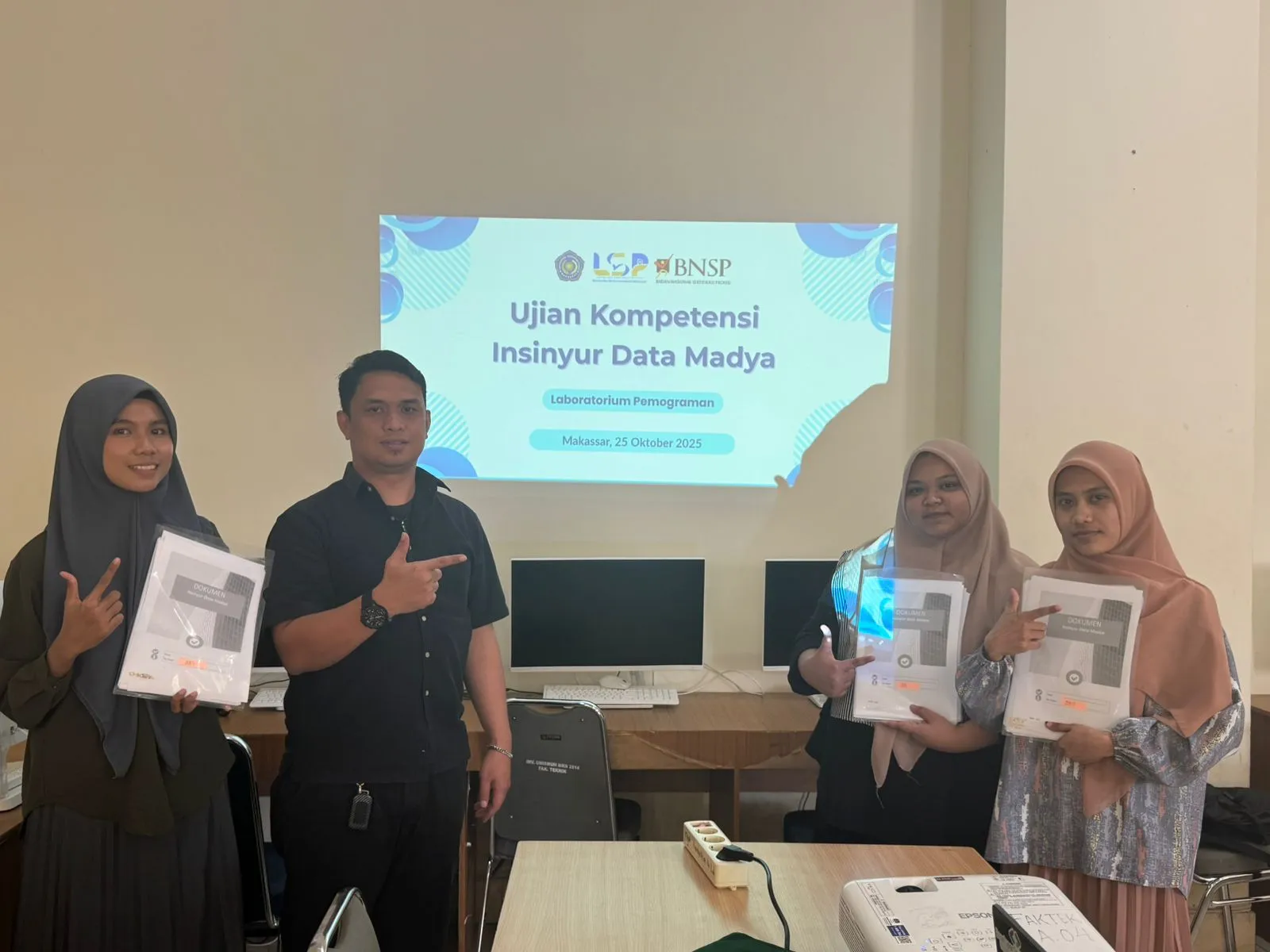 Fakultas Teknik Unismuh Gelar Ujian Kompetensi Insinyur Data Madya.